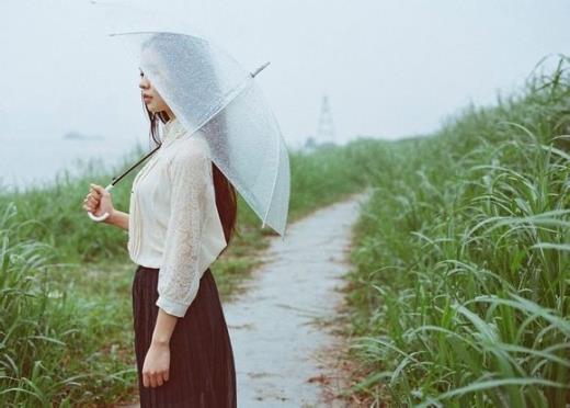 适合心情低落时的句子 让女人痛到心碎的句子(24句)